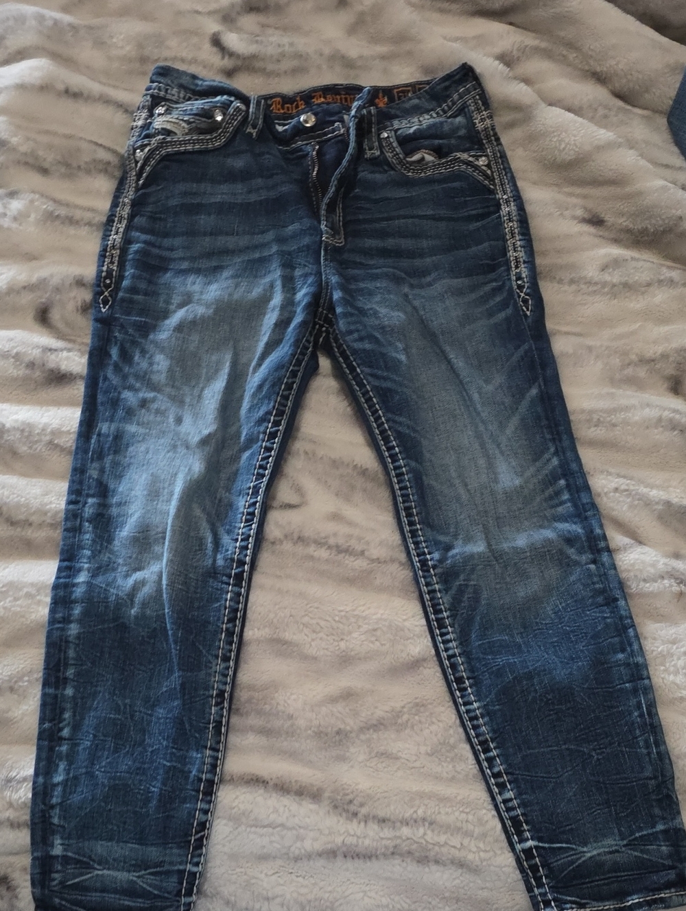 Women’s Faded Blue Skinny Jeans with Contrast Stitching. Curvy Fit.